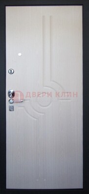 Белая металлическая дверь с МДФ ДМ-172 в квартиру в Липецке