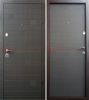 Черная железная дверь со коричневой МДФ внутри ДМ-227 в Липецке