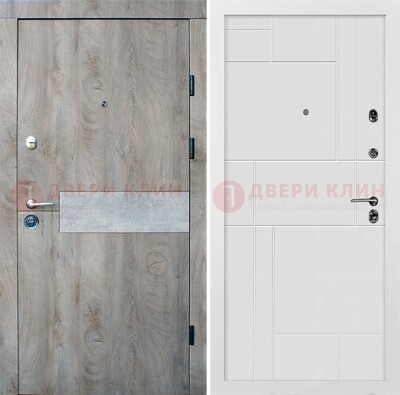 Темная металлическая дверь с белой МДФ с молдингами ДМ-297 в Липецке