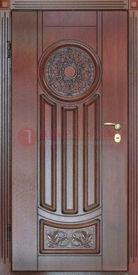 Темная стальная дверь с массивом дуба с рисунком ДМД-19 в Липецке