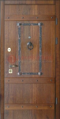 Темная стальная дверь с массивом дуба с ковкой ДМД-37 в Липецке