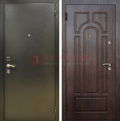 Железная темно-серая дверь с порошковым напылением и МДФ Тисненый орех ДП-275 в Липецке