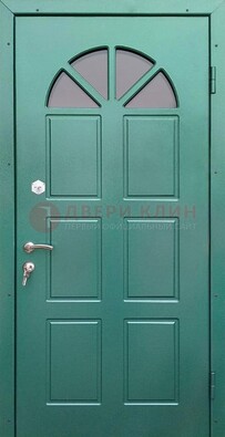 Зеленая стальная дверь со стеклом для дома ДС-28 в Липецке