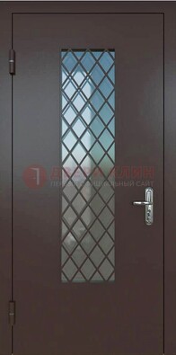 Темная металлическая дверь с решеткой и стеклом ДС-7 в Липецке