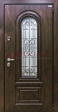 Темная филенчатая железная дверь со стеклом и ковкой ДСК-102 в Ликино-Дулево