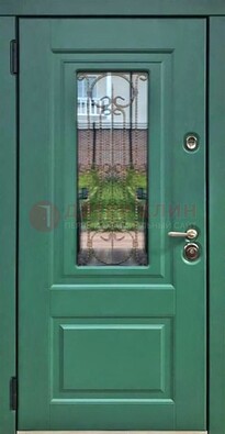 Зеленая металлическая дверь со стеклом и ковкой ДСК-113 в Липецке