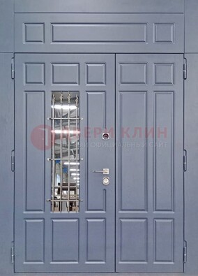 Серая двухстворчатая дверь Винорит со стеклом и ковкой ДСК-234 RAL 7024 в Липецке