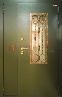 Стальная дверь со стеклом и ковкой ДСК-29 для квартиры в Нижнем Новгороде