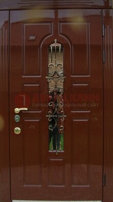 Красивая металлическая дверь со стеклом и ковкой ДСК-33 в Липецке
