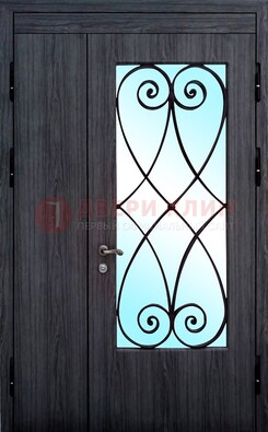 Стальная дверь со стеклом и ковкой ДСК-69 в деревянный дом в Воронеже