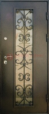 Входная дверь Дверь со стеклом и ковкой черного цвета ДСК-76 для веранды в Липецке