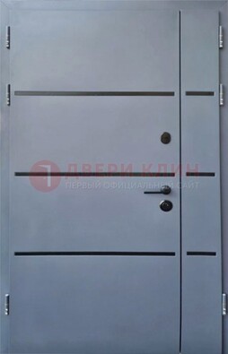 Серая металлическая тамбурная дверь с молдингами ДТМ-42 в Липецке