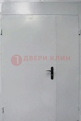 Белая металлическая тамбурная дверь ДТМ-5 в Липецке