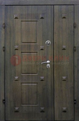 Железная филенчатая дверь с виноритом и МДФ Миланский орех ДВТ-143 в Липецке